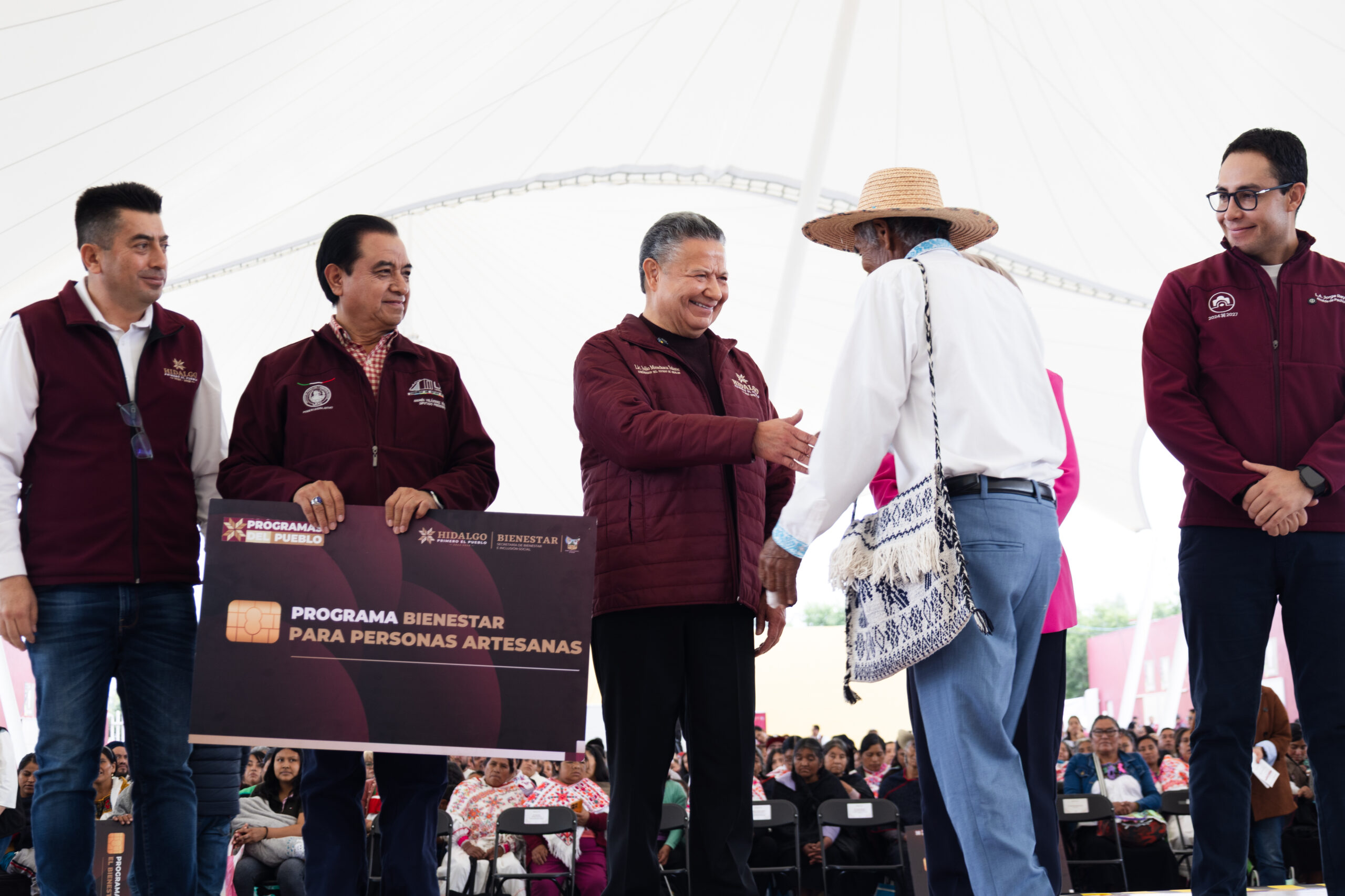 Sin intermediarios, Julio Menchaca arranca entrega de los Programas del Pueblo