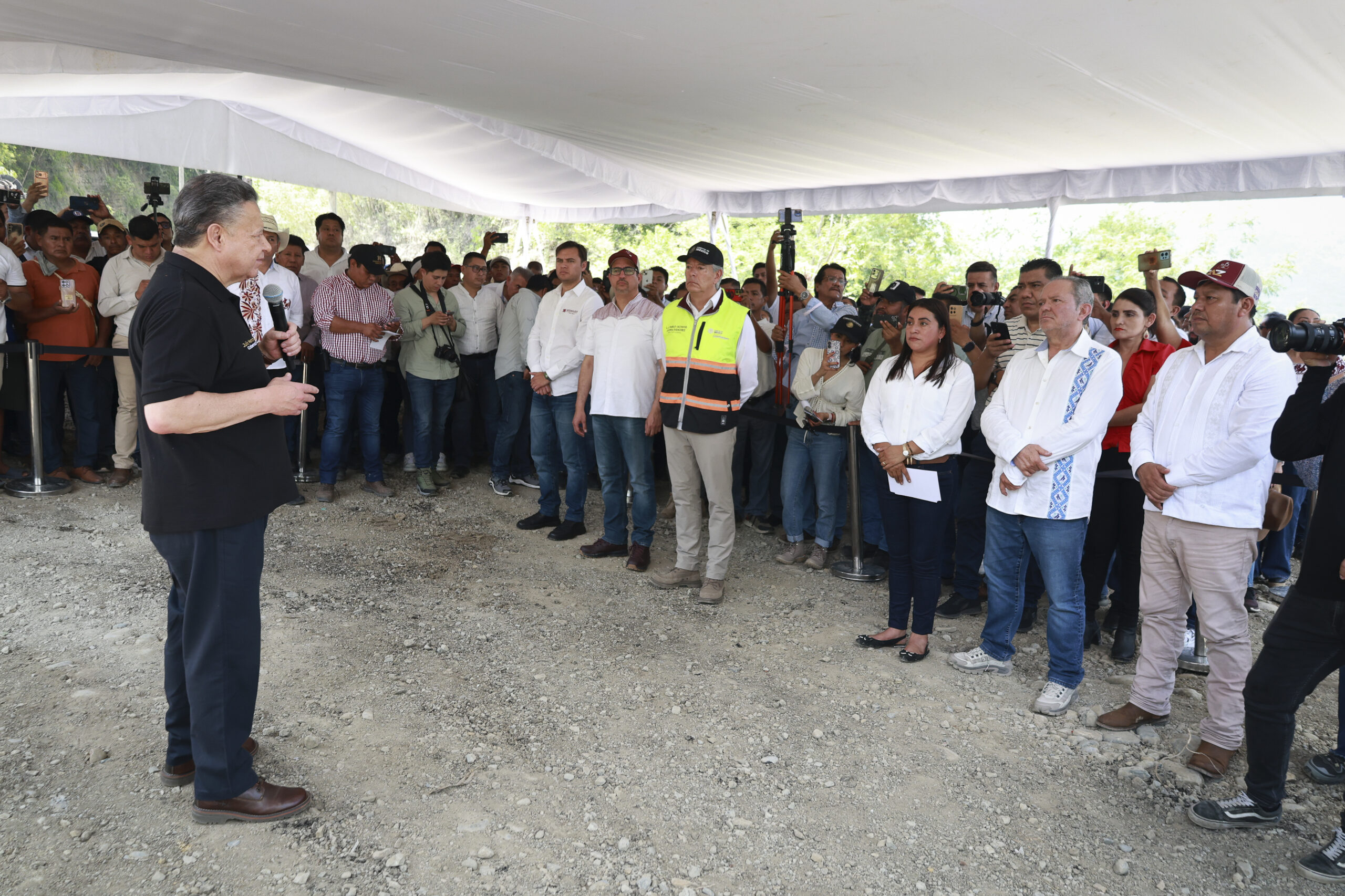 Julio Menchaca arranca las Rutas de la Reconstrucción en la Sierra Gorda hidalguense