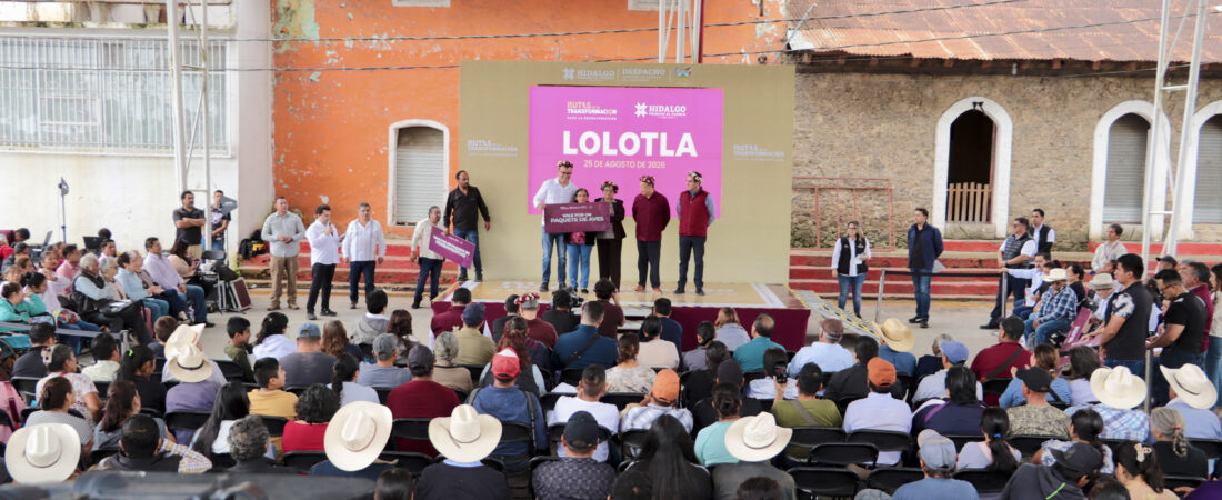 El mandatario entregó apoyos a personas productoras de la región, como parte de los programas sociales que impulsan los gobiernos de la Cuarta Transformación