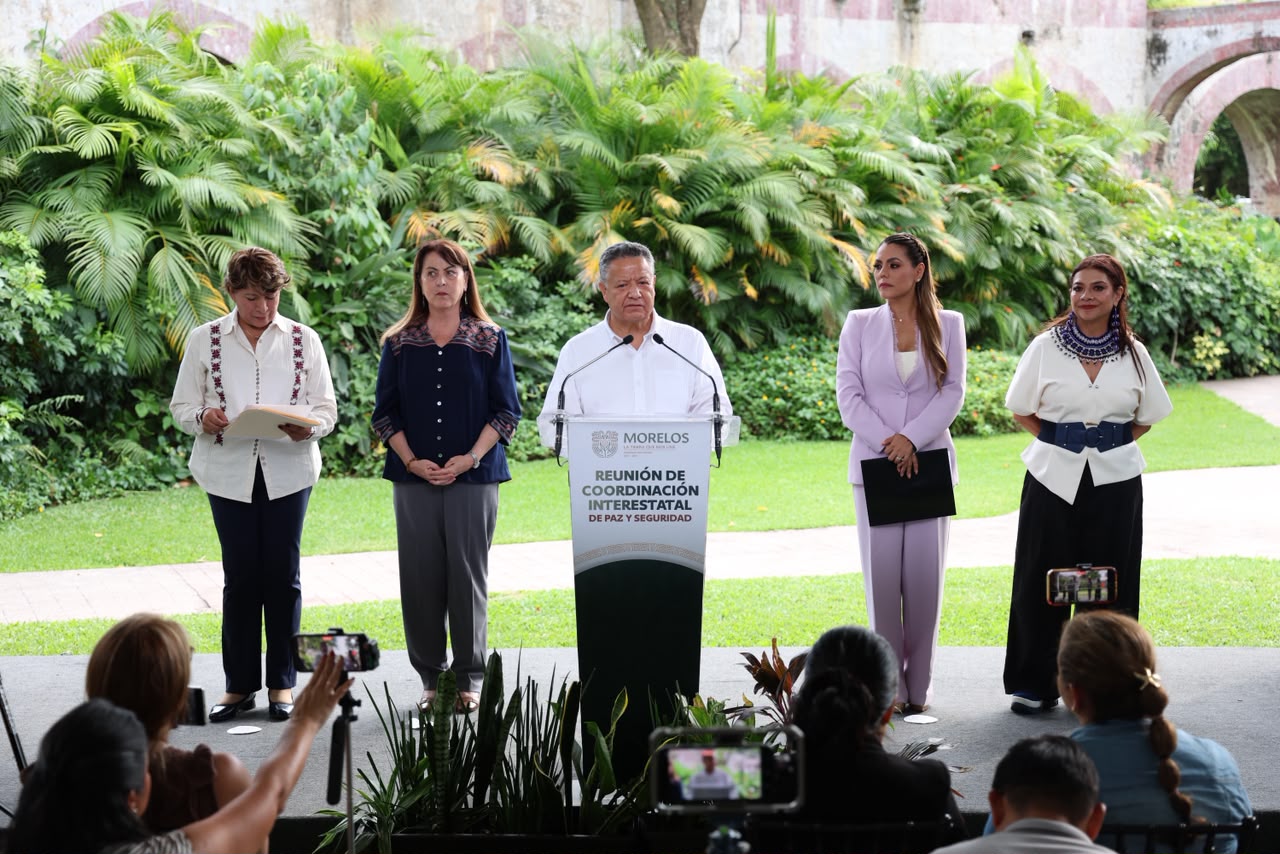El mandatario hidalguense participó en un encuentro con las gobernadoras del Estado de México, Guerrero y Morelos, así como con la jefa de gobierno de la Ciudad de México